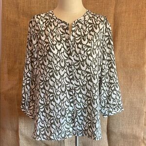 JACHS Girlfriend White and Green Relaxed Blouse with Mandarin Collar